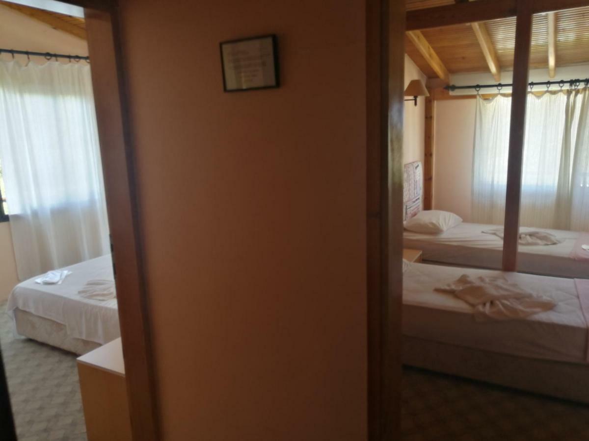 Teras Motel Foça Eksteriør bilde